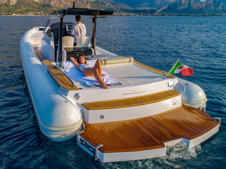 Magazzu MX 11 Coupé in Poltu Quatu on SamBoat