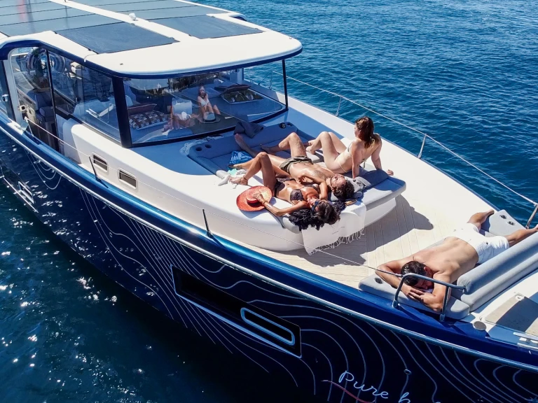 Jeanneau Sealoft 480 in Golfe de Saint-Tropez on SamBoat