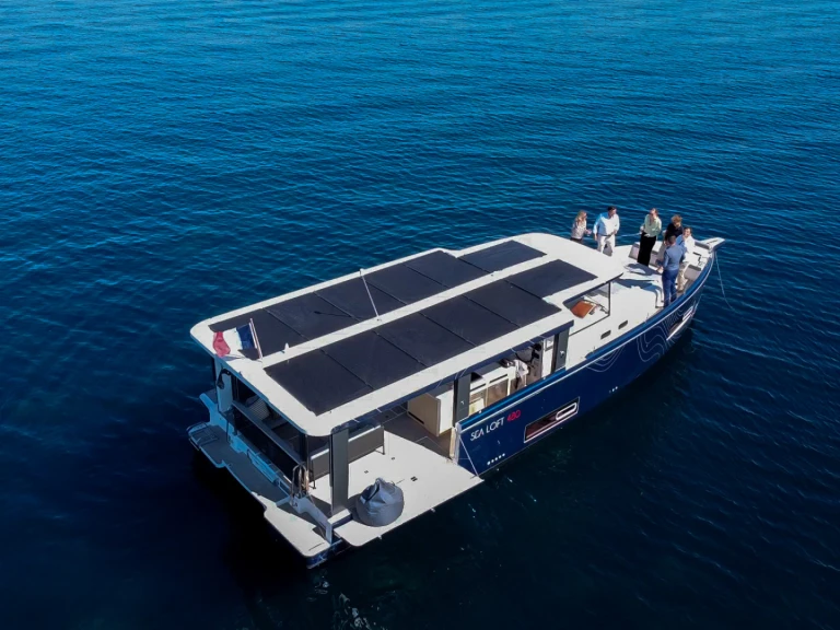 Boat rental Jeanneau Sealoft 480 in Golfe de Saint-Tropez on Samboat