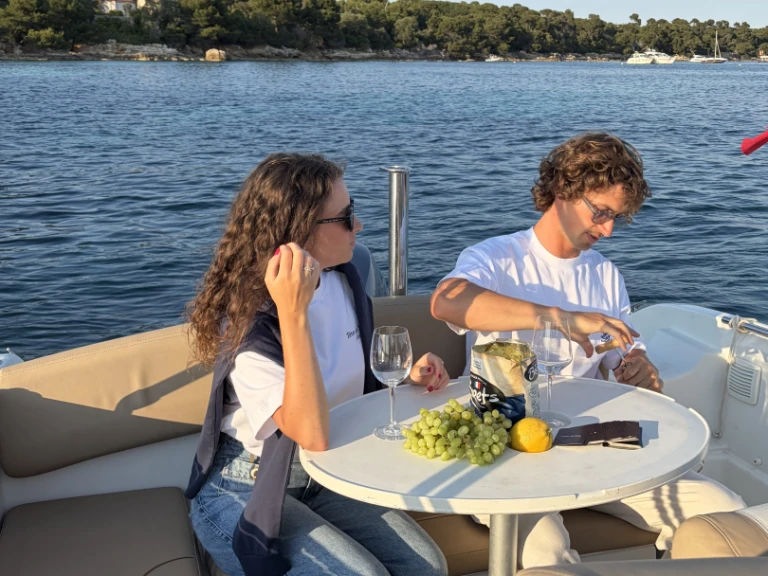 Motorboat rental with or without captain Jeanneau Cannes