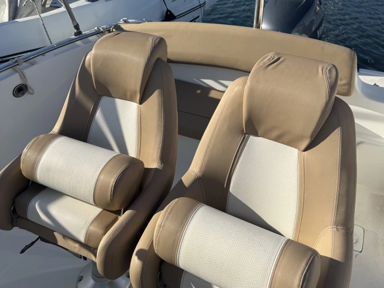Motorboat rental with or without captain Jeanneau Cannes