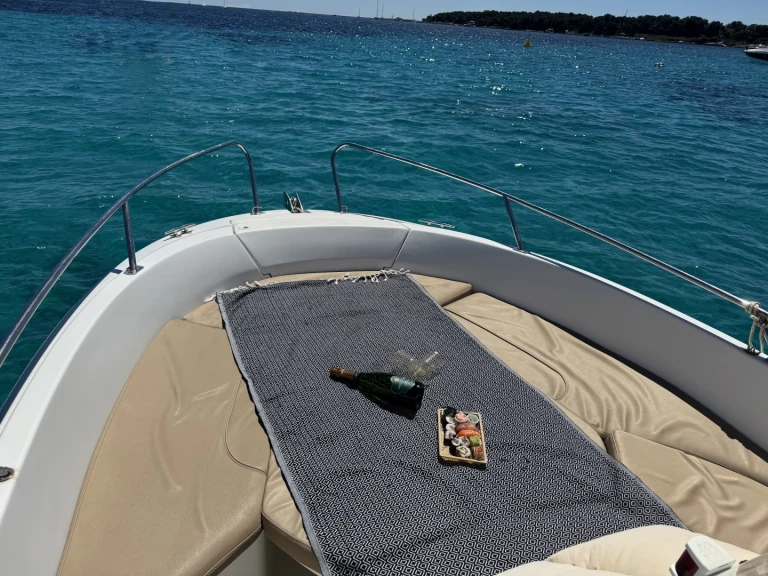 Bareboat Rental Motorboat Jeanneau with a boat licence