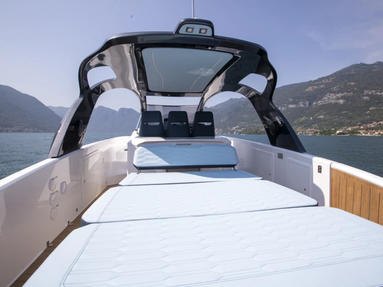 Motorboat for rent Salerno at the best price
