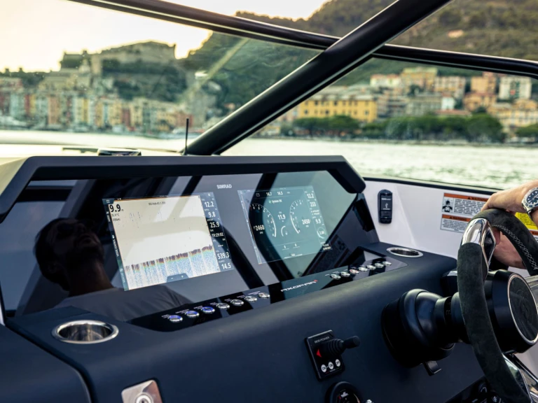 Axopar Axopar 37 Sun-Top in Naples on SamBoat