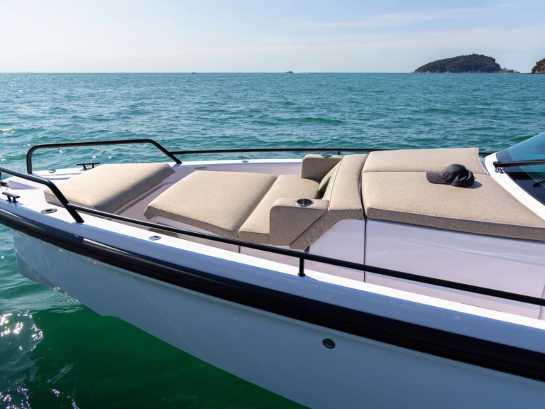 Motorboat for rent Naples at the best price