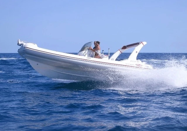 Boat rental Nuova Jolly Prince 23 in Andernos-les-Bains on Samboat