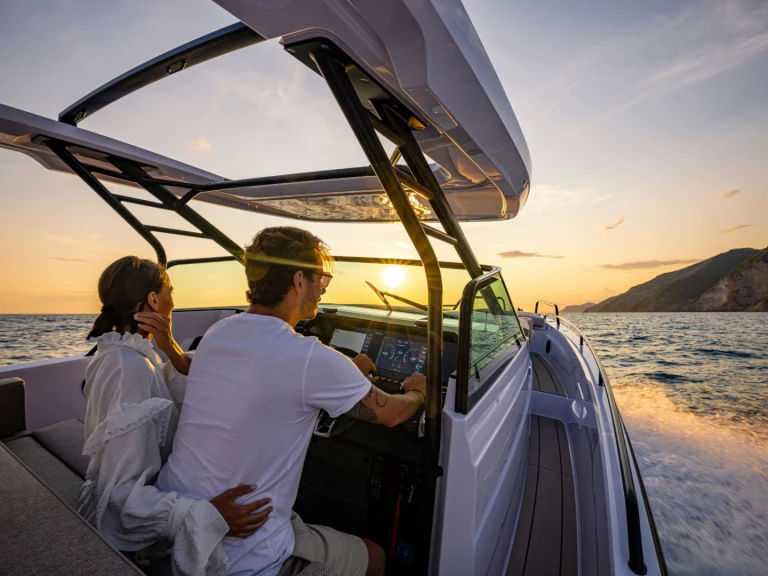 Axopar Axopar 37 Sun-Top in Castellammare di Stabia on SamBoat