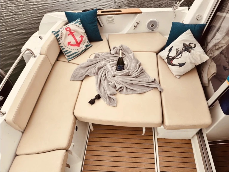 Motorboat rental in Dún Laoghaire-Rathdown - Bénéteau Antares 750 HB