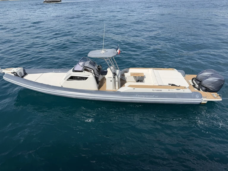 Bareboat Rental RIB Capelli with a boat licence