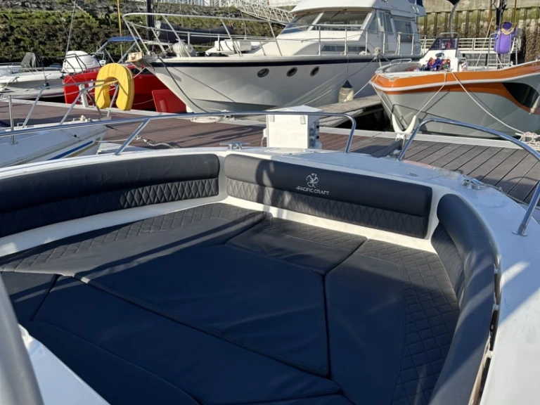 Rent a Pacific Craft Pacific Craft 750 Open La Rochelle