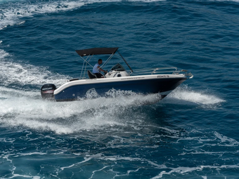 Bareboat Rental Motorboat Ranieri with a boat licence