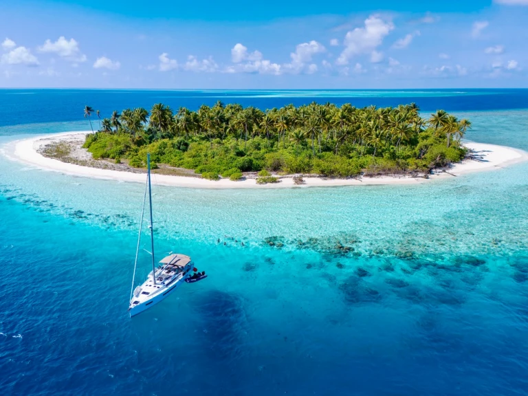 Sailboat rental in Malé - Jeanneau Sun Odyssey 490