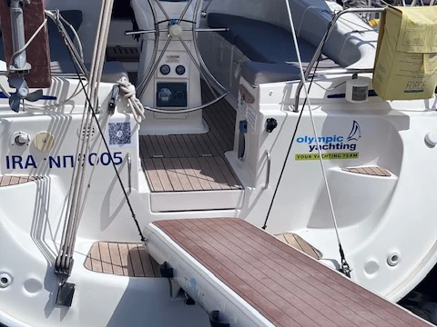 Sailboat rental in Lávrio - Bavaria Bavaria 39 Cruiser