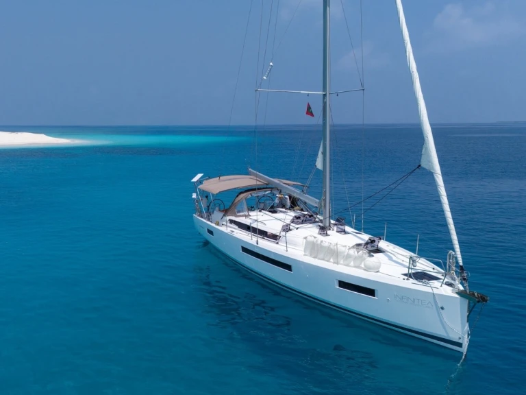 Sailboat for rent Malé at the best price