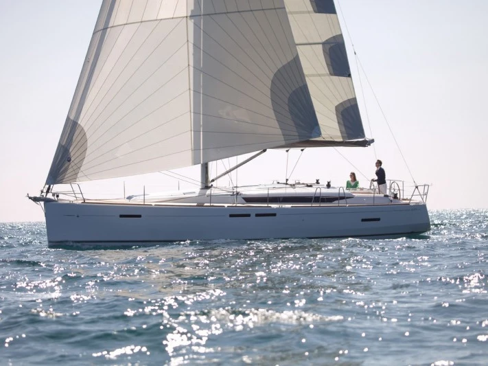 Sailboat rental with or without captain Jeanneau La Paz
