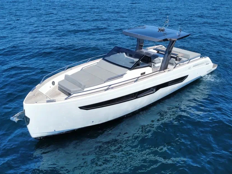 Motorboat rental with or without captain Fiart Marine de Sant'Ambrogio