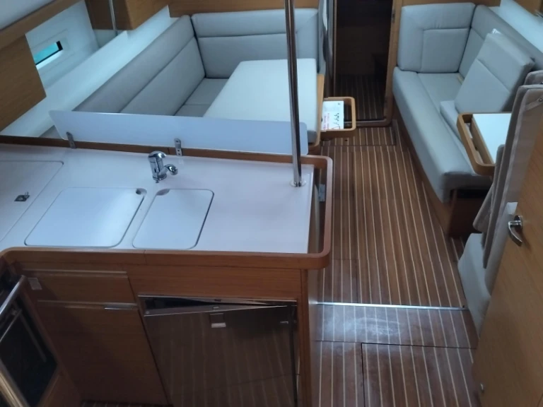 Elan Impression 40 in Izola on SamBoat
