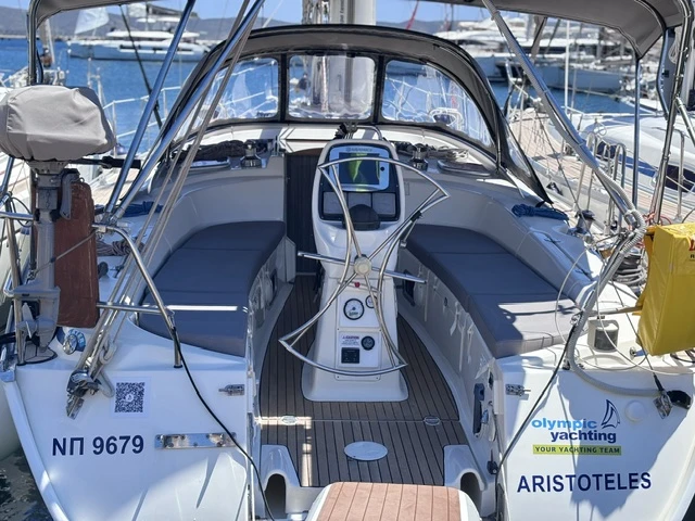 Boat rental Bavaria Bavaria 38 Cruiser in Lávrio on Samboat