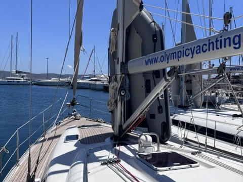 Sailboat for rent Lávrio at the best price