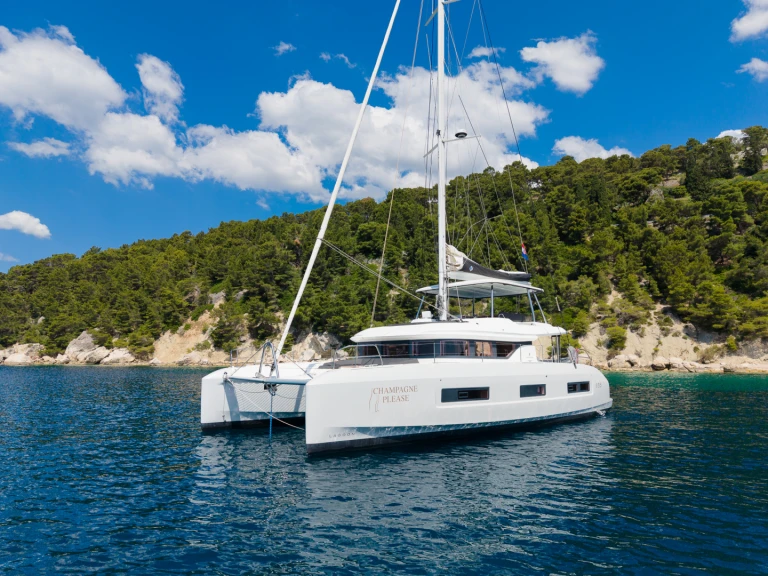 Catamaran for rent Kaštel Gomilica at the best price