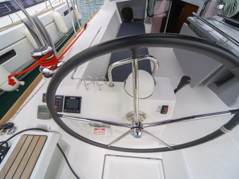 Bénéteau Oceanis 45 in Bas du Fort on SamBoat