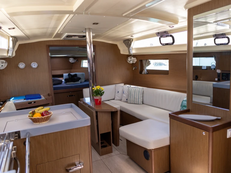 Boat rental Bénéteau Oceanis 41.1 Perfomance in Port de Pollença on Samboat