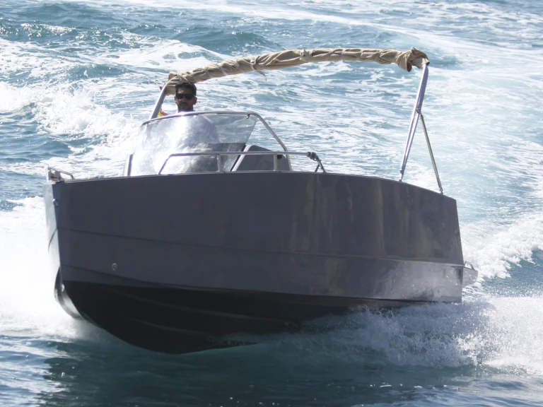 Bareboat Rental Motorboat Nuva with a boat licence