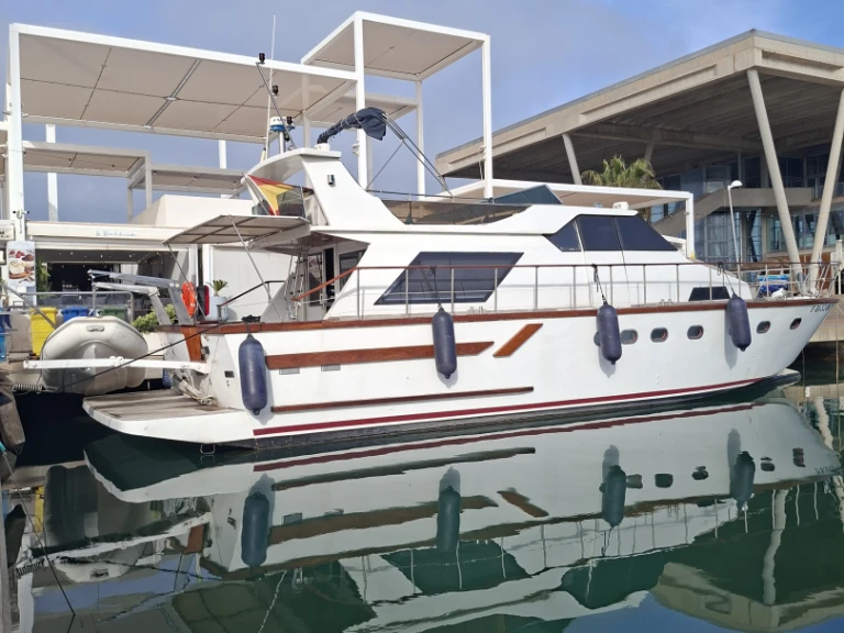 Yacht charter Dénia cheap Custom
