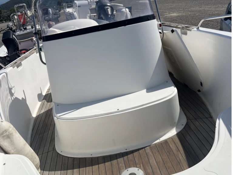 Rent a Pacific Craft Pacific Craft 550 Open Saint-Florent