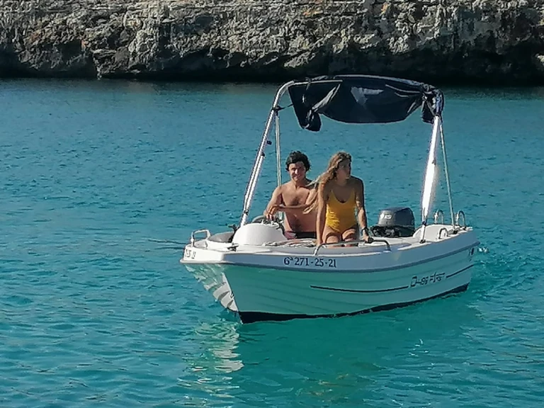 Dipol D-400 F1RST in Ciutadella de Menorca on SamBoat