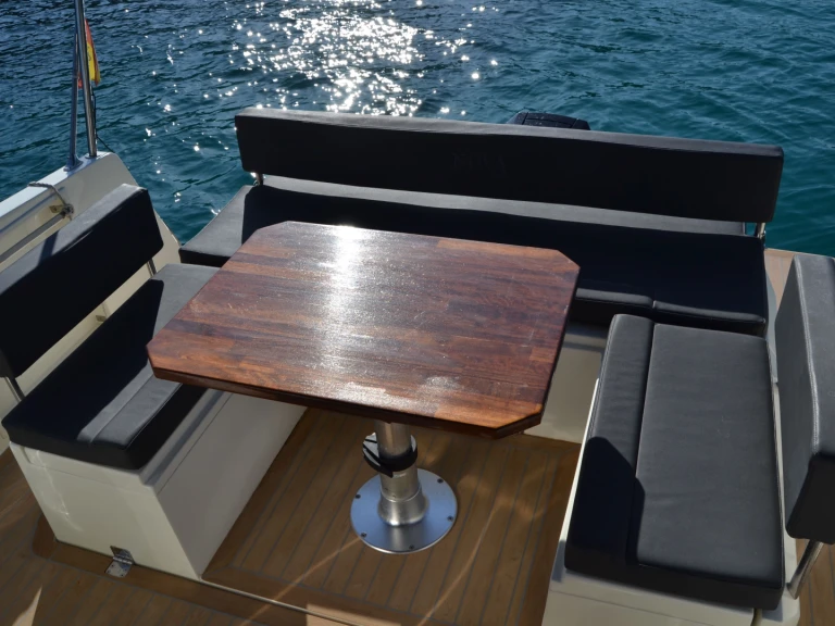 Yacht charter Cala d'Or cheap M9 CABIN
