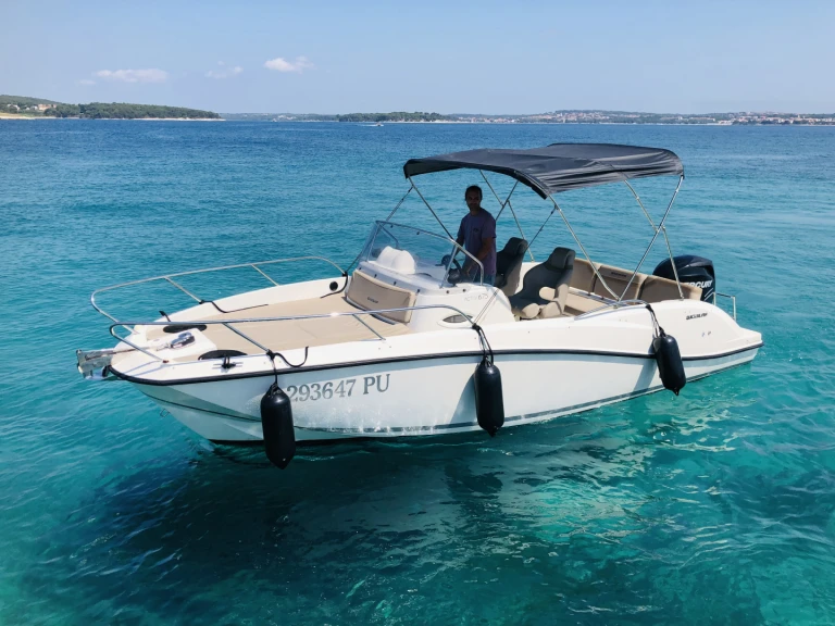 Yacht charter Medulin cheap Activ 675 Sundeck