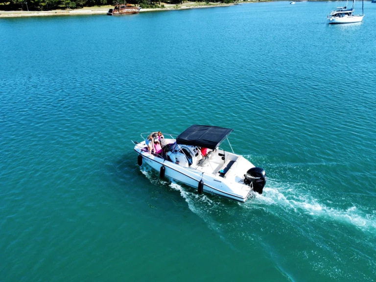 Boat rental Quicksilver Activ 675 Sundeck in Medulin on Samboat