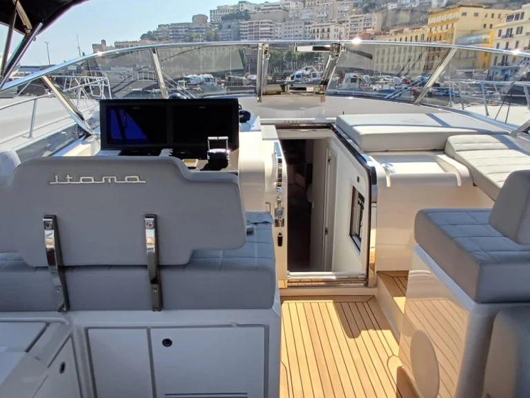 Rent a Itama Itama 62 Naples