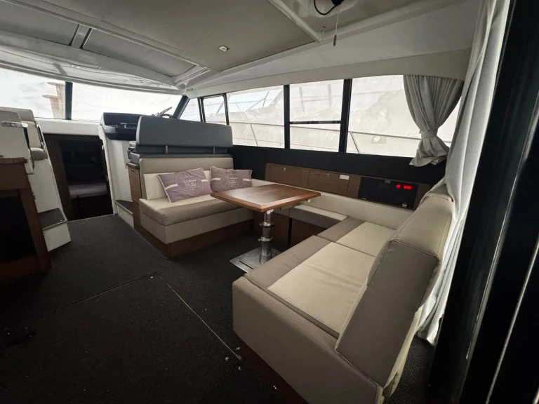 Bareboat Rental Motorboat Jeanneau with a boat licence