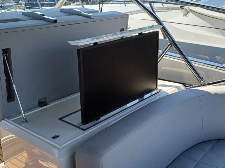 Bareboat Rental Luxury Yacht Itama with a boat licence