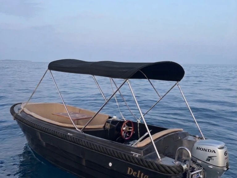 Boat rental SZKUTNICZY ZAKLAD Delta Kruger 480 in Mandelieu-la-Napoule on Samboat
