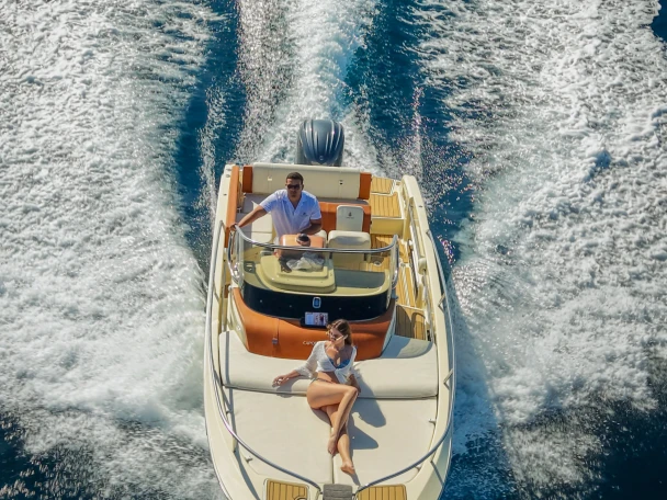 Yacht charter Mandelieu-la-Napoule cheap Invictus 240 CX