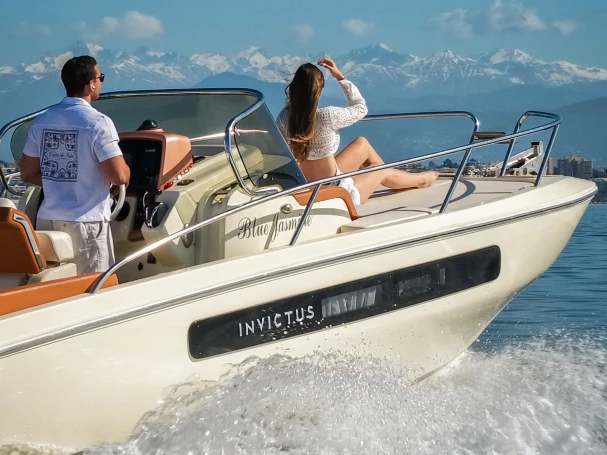 Boat rental Invictus  Invictus 240 CX in Mandelieu-la-Napoule on Samboat