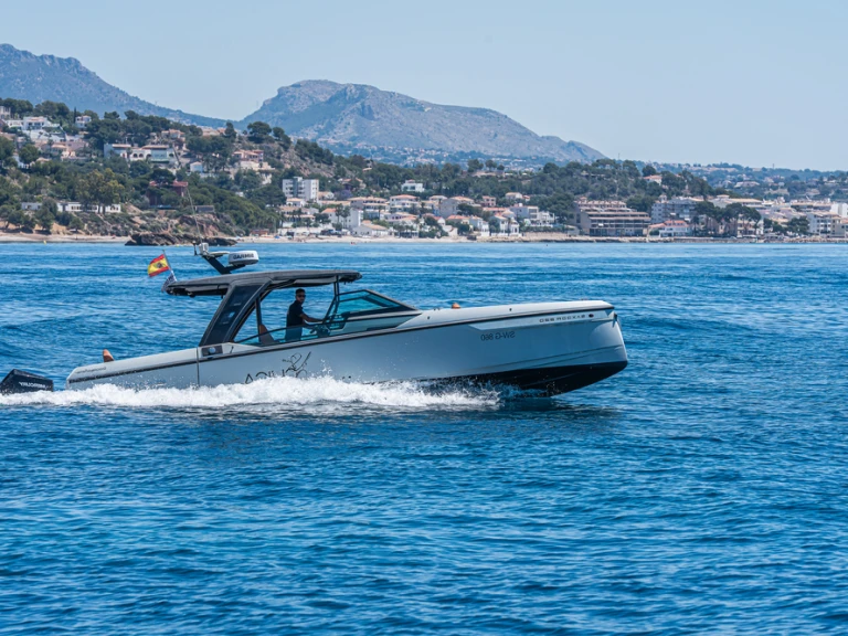 Italboats saxdor 320GTO charter bareboat or captained in  Altea
