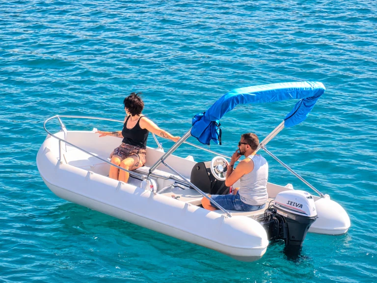 Bareboat Rental Motorboat Whaly with a boat licence