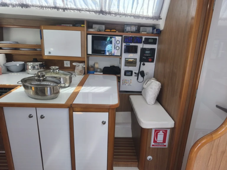 Sailboat rental with or without captain Ocean Yachts Néa Michanióna