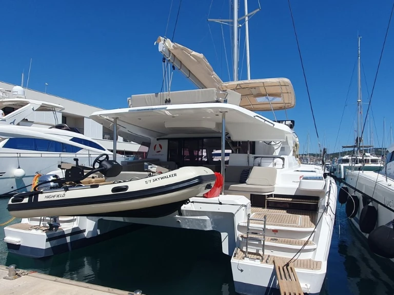 Rent a Fountaine Pajot Fountaine Pajot FP 44 Quatuor - 4 + 2 cab. Seget Donji