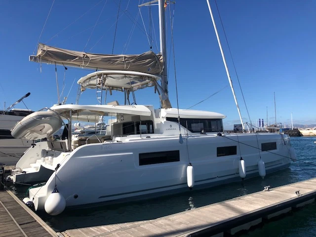 Catamaran rental in Saint George's - Lagoon Lagoon 46