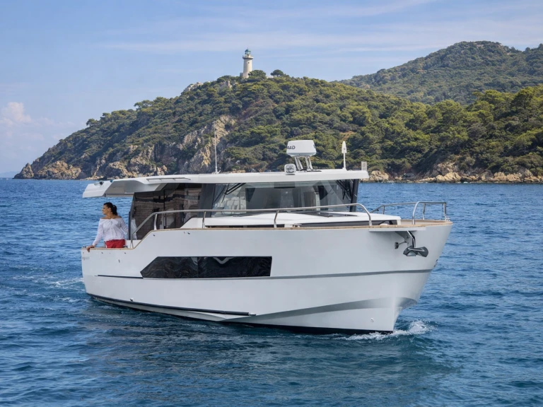 Motorboat rental with or without captain Delphia Port-Saint-Louis-du-Rhône