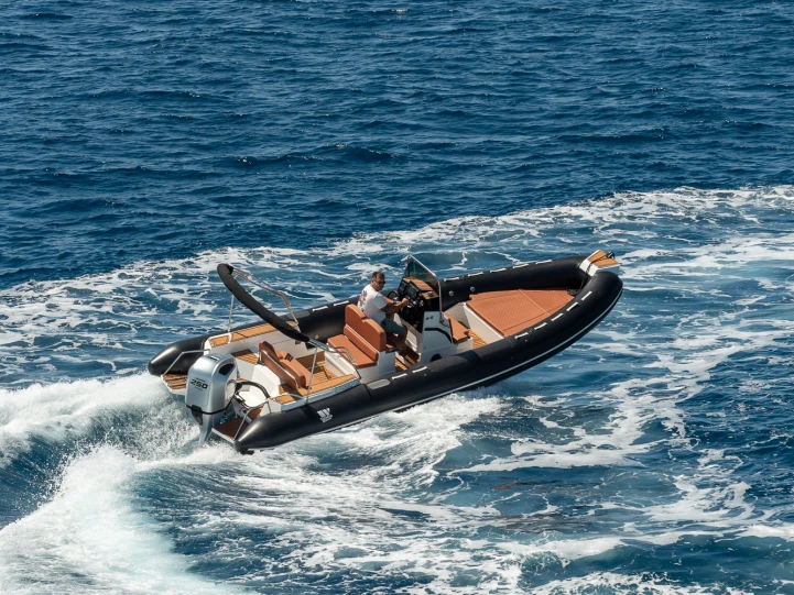 Tiger 740 Pro Line in Trogir on SamBoat