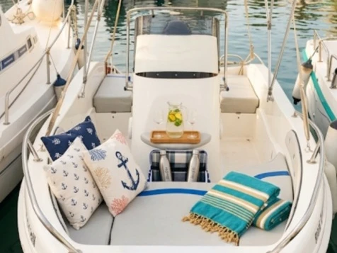 Estable Estable 400 Bote in Alicante on SamBoat