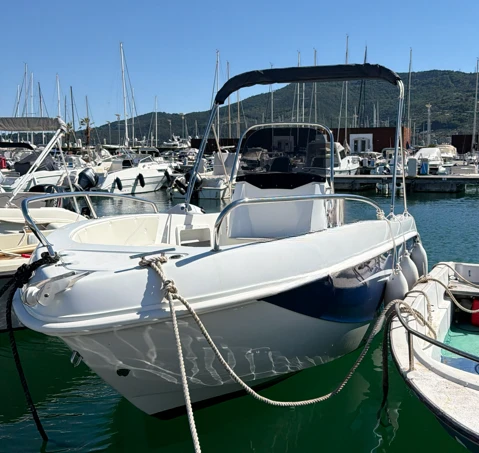 Rent a Trimarchi Trimarchi 57 S day La Spezia