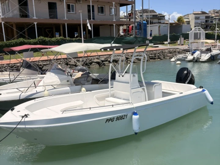 Forboat 23' in Pointe-à-Pitre on SamBoat