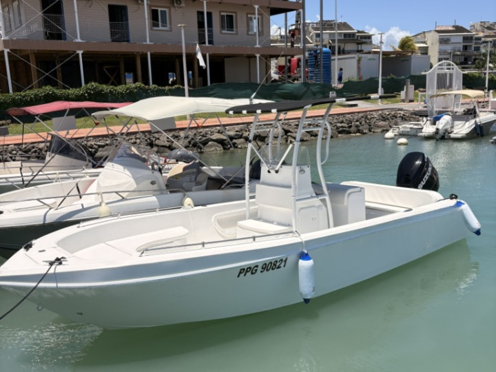 Forboat 23' in Le Gosier on SamBoat